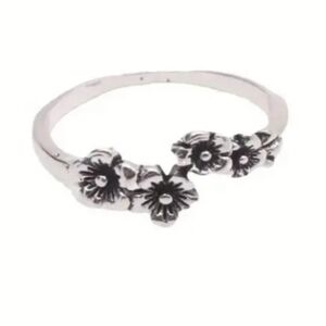 Silvertone Floral Ring